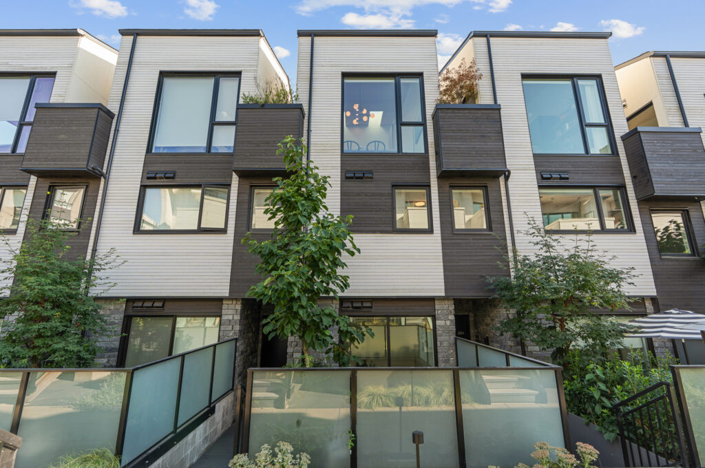 #203 – 650 E. 2nd Street